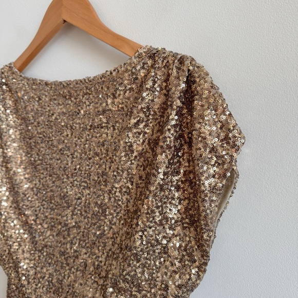 ALICE + OLIVIA • Barret Sequin Blouson Top in Gold - Picture 10 of 13